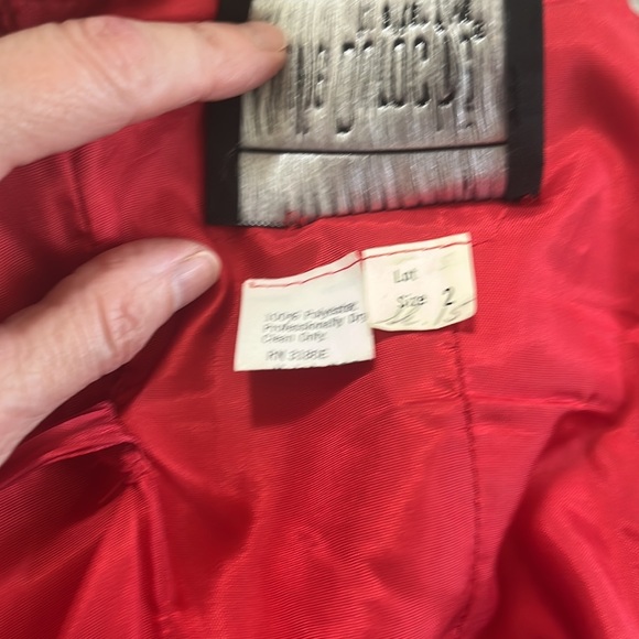 Red gown - Picture 5 of 5